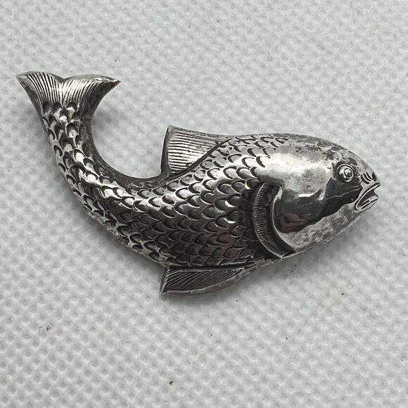Sterling Silver Koi Catfish Pin Brooch Made In Nepal .925 Fish - Picture 3 of 5